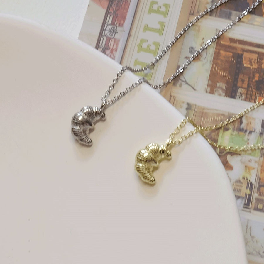 Croissant Simple Clavicle Chain Necklace